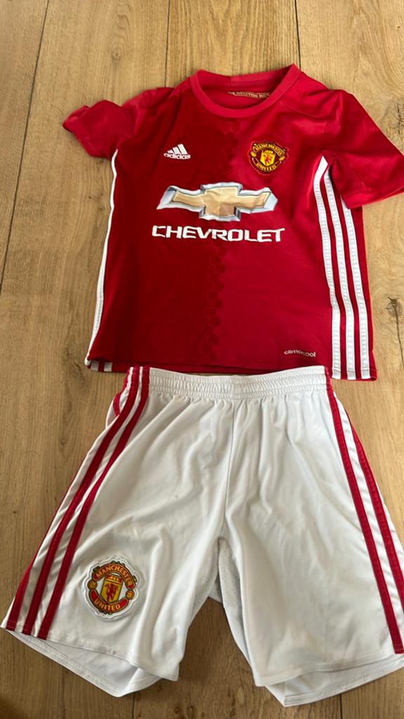 Manchester United tenue - shirt en broekje, Ophalen of Verzenden, Gebruikt, Jongen