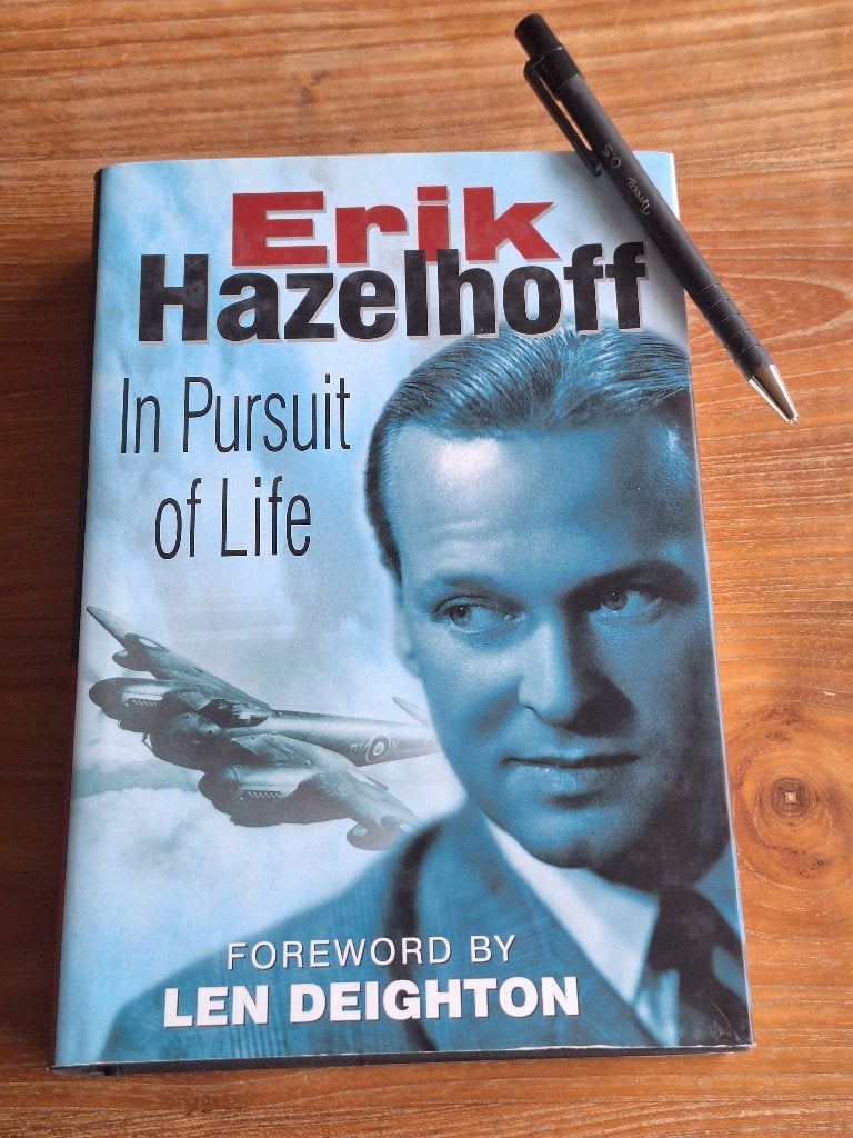 In Pursuit of Life Erik Hazelhoff Roelfzema, Ophalen of Verzenden, Tweede Wereldoorlog, Zo goed als nieuw, Overige onderwerpen
