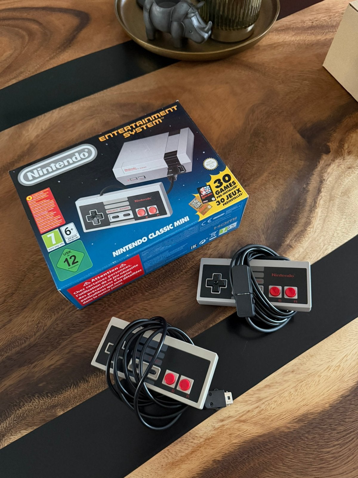 Nintendo NES Classic Mini - gloednieuw in doos 2 controllers, Ophalen of Verzenden, Zo goed als nieuw, Met 2 controllers, Met games
