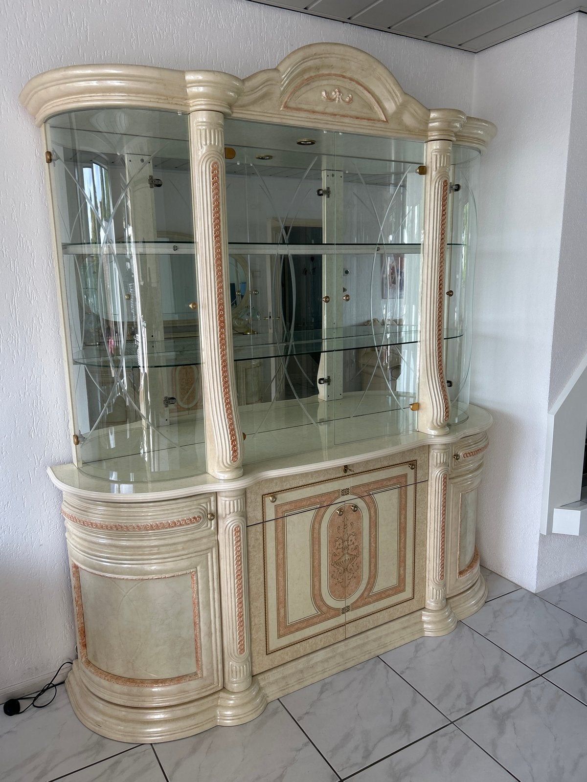 Complete Woonkamer Set: Eettafel, Vitrinekast, Dressoir, Ban, Ophalen of Verzenden