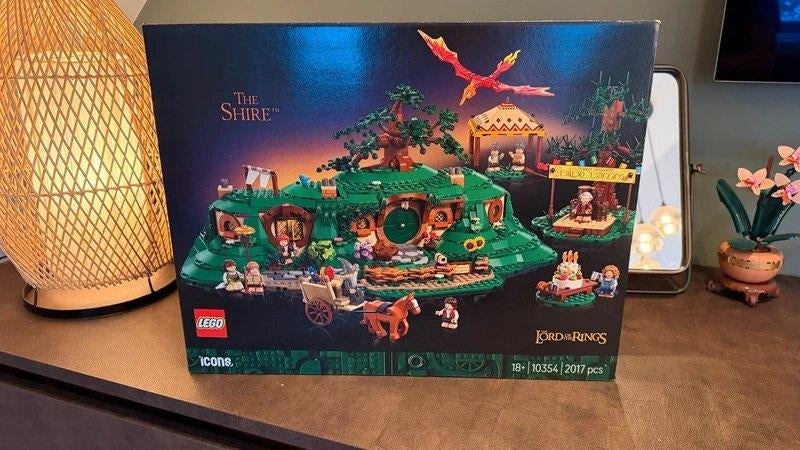 LEGO Icons 10354 The Shire – Lord of the Rings, Kinderen en Baby's, Speelgoed | Duplo en Lego, Nieuw, Ophalen of Verzenden, Icons