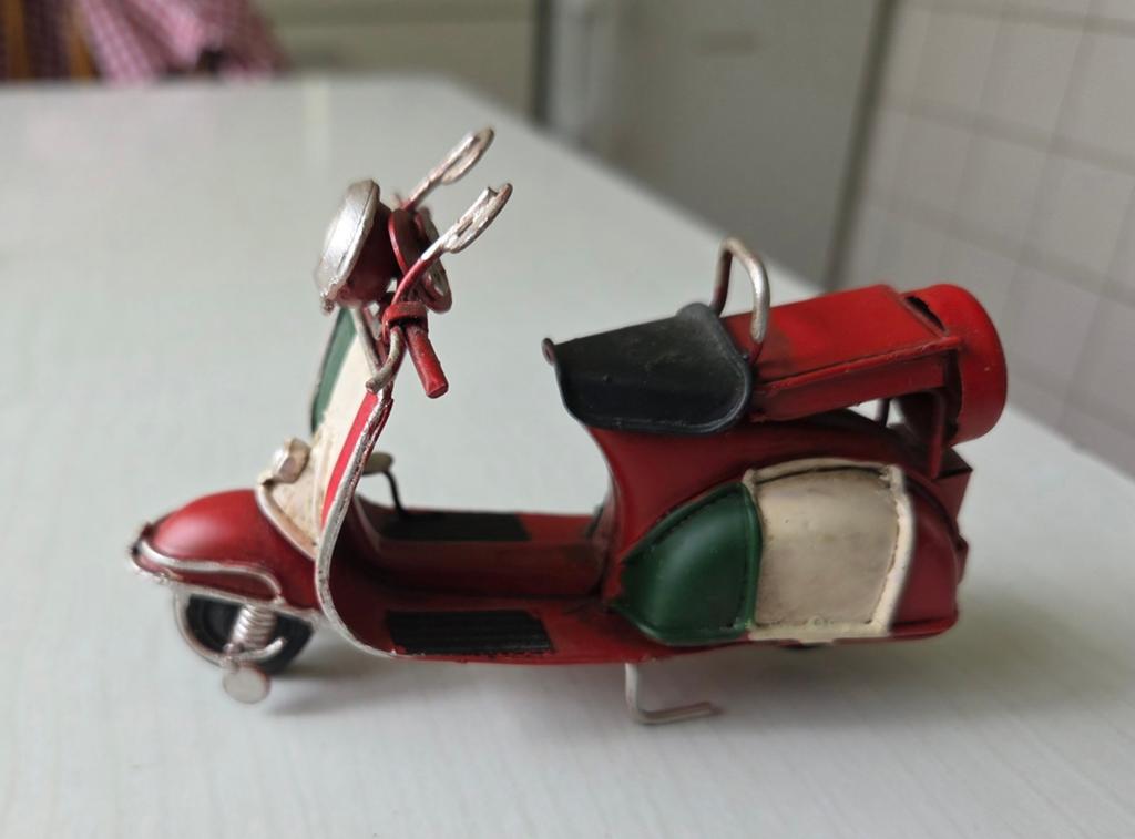 Italiaanse scooter Fabraro souvenir, Overige merken, 1:50 of kleiner, Overige typen, Ophalen of Verzenden