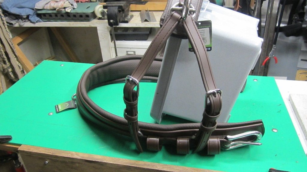 Borsttuig Euro Tech Curved Bruin, Ideal Equestrian, Bruin, Nieuw, Ophalen of Verzenden