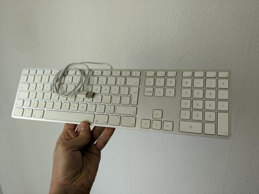 Apple full QWERTY USB Keyboard A1243, Computers en Software, Toetsenborden, Gebruikt, Ophalen of Verzenden, Qwerty, Apple