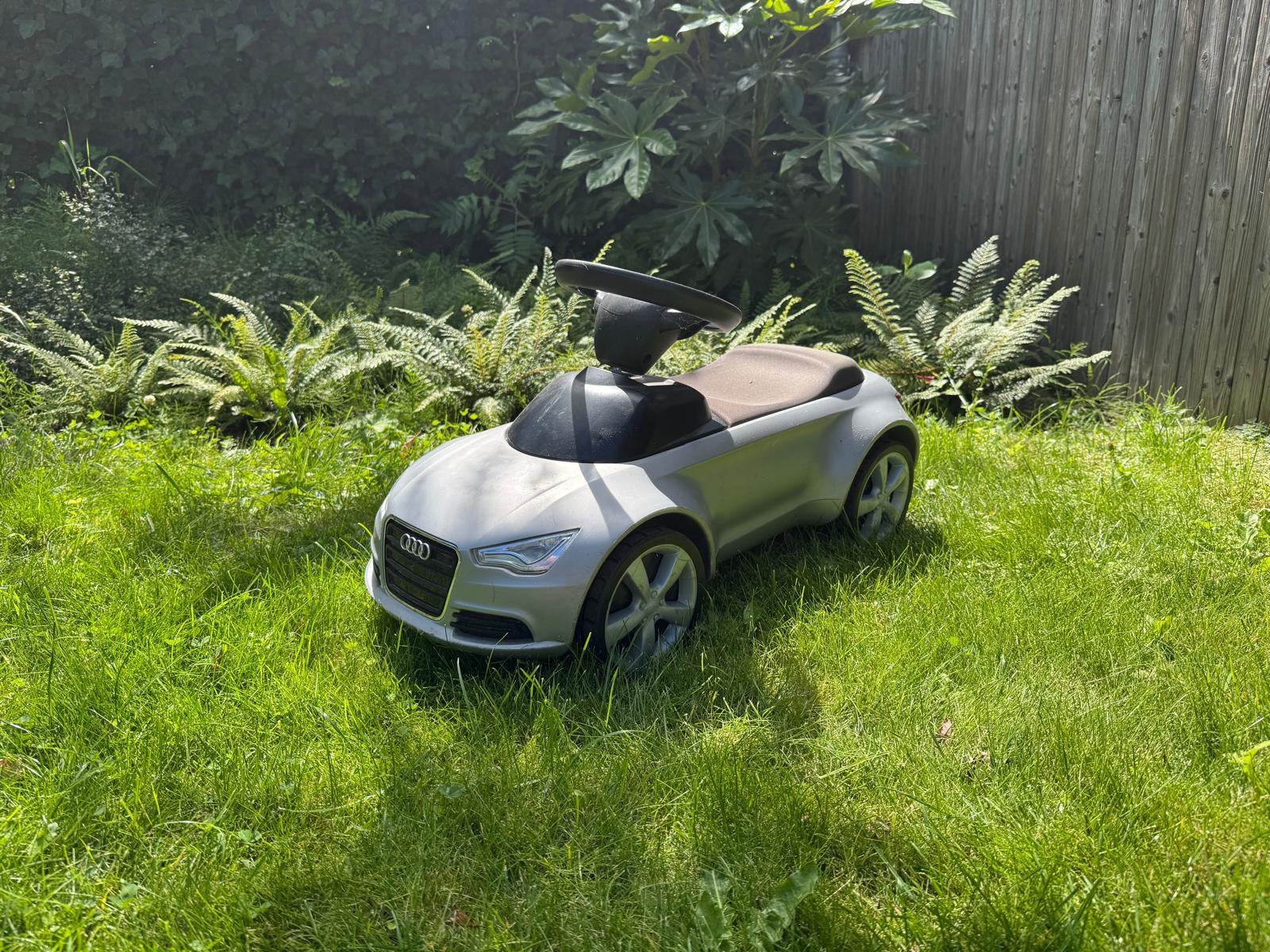Loopauto audi zilver, Kinderen en Baby's, Ophalen, Gebruikt, Loopvoertuig