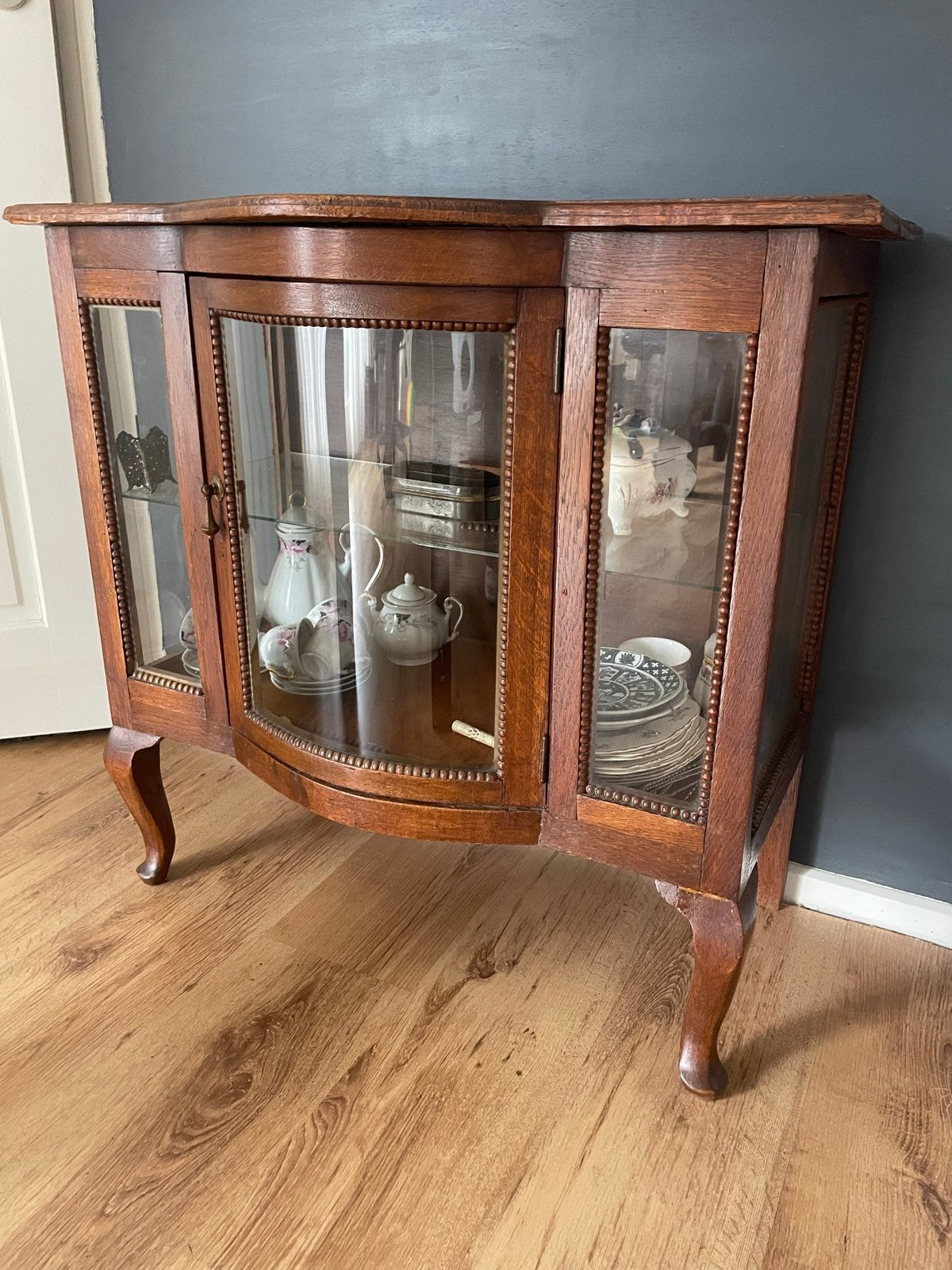 Antieke Vitrinekast - Prachtig Houten Meubel, Huis en Inrichting, Ophalen of Verzenden