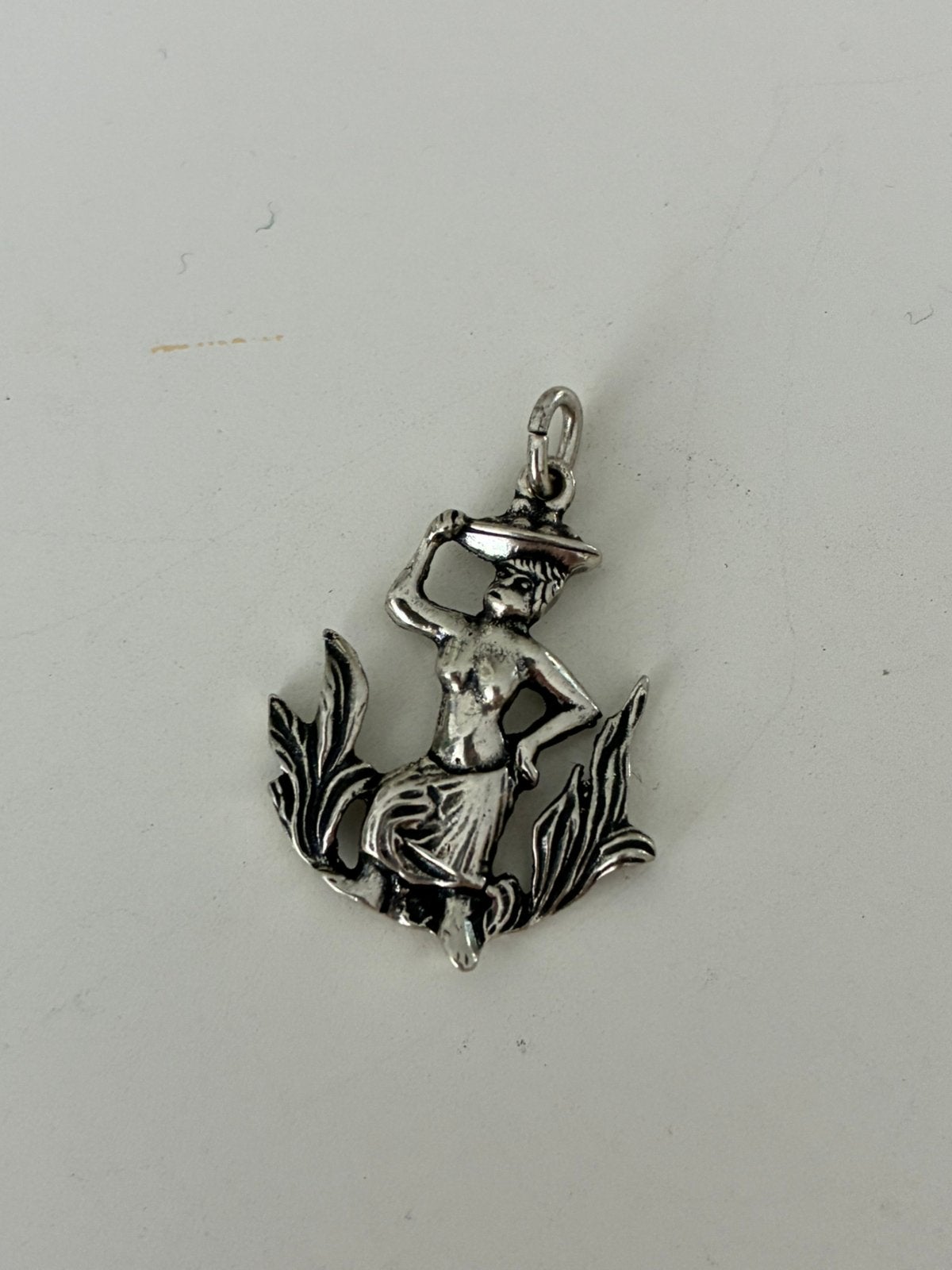 Hanger bedel zilver Curacao vrouw met fruitmand vintage, Ophalen of Verzenden, Gebruikt, Zilver