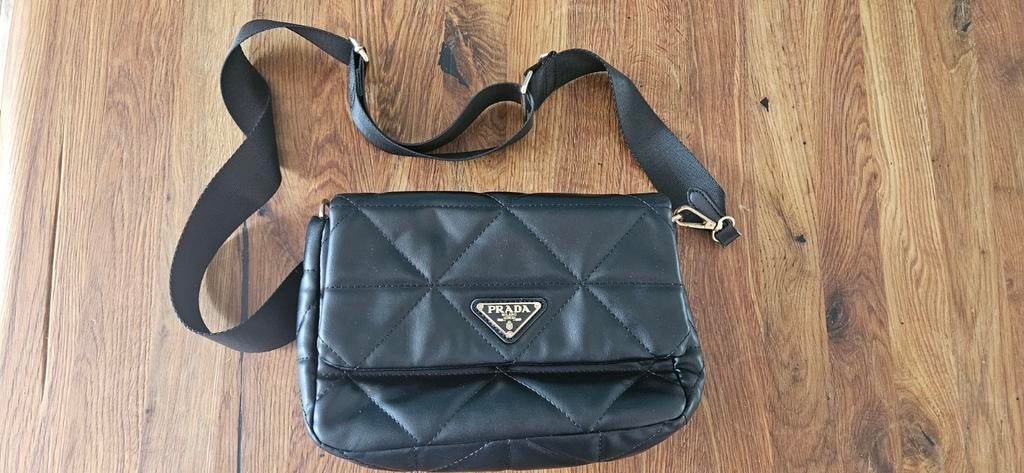 Prada Schoudertas - Zwart, Gewatteerd Design, Sieraden, Tassen en Uiterlijk, Tassen | Damestassen, Ophalen of Verzenden, Gebruikt