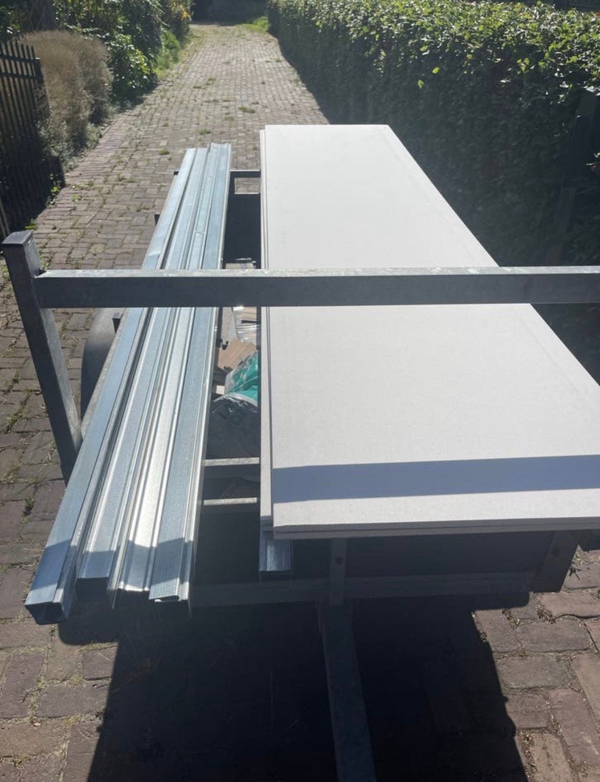 Nieuw: ongeveer 5 a 6 gipsplaten AK 260x60 en C-45 profielen, Ophalen, Nieuw