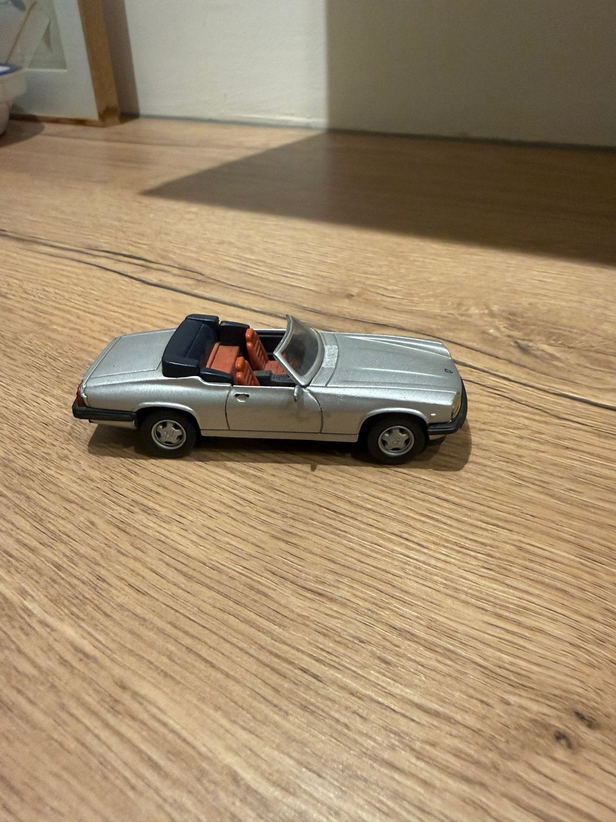 Jaguar XJS 1997 1:43 schaalmodel - Spiegeltje ontbreekt, Ophalen of Verzenden, Gebruikt, Auto, Overige merken