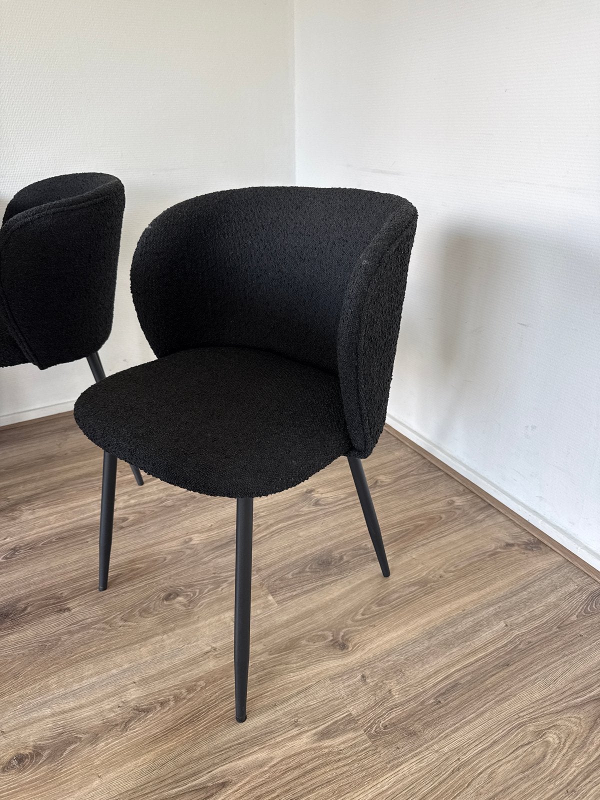 Zwarte kuipstoelen met bouclé stof, Ophalen, Twee, Zwart, Zo goed als nieuw