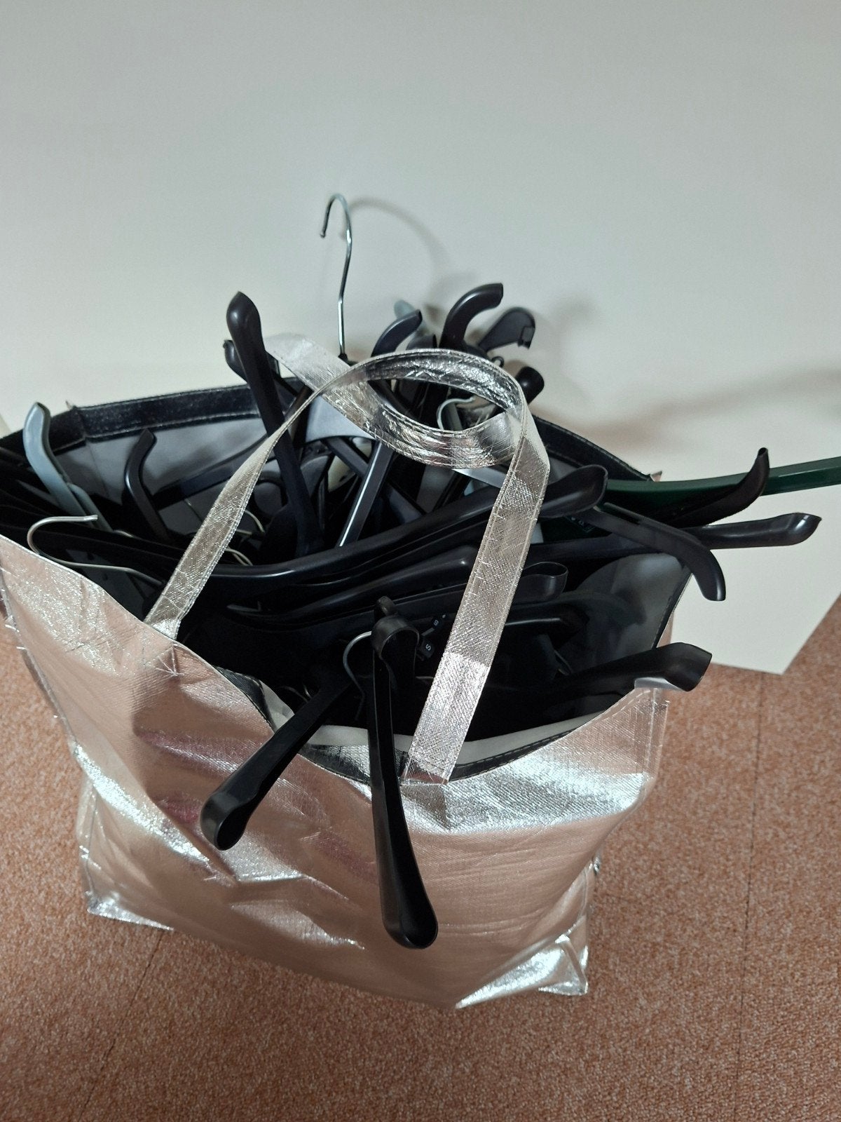 Gratis tas met kledinghangers, Kleding | Dames, Ophalen, Kunststof