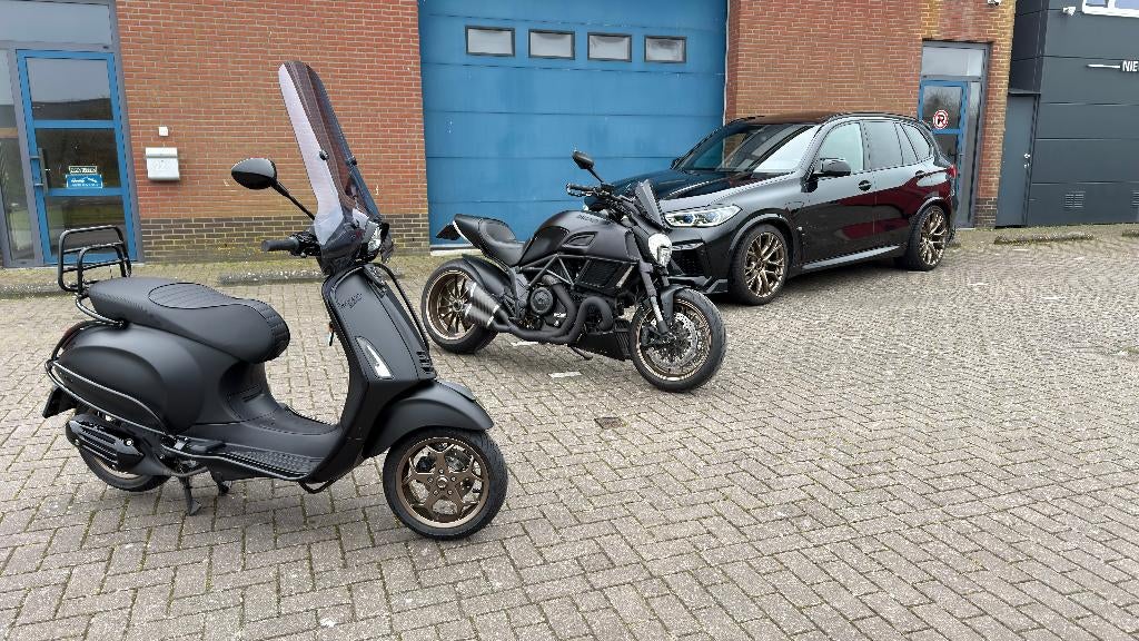 Vespa Sprint Notte zeer weinig km's, Fietsen en Brommers, Scooters | Vespa, Ophalen, Overige modellen, Zo goed als nieuw, Benzine