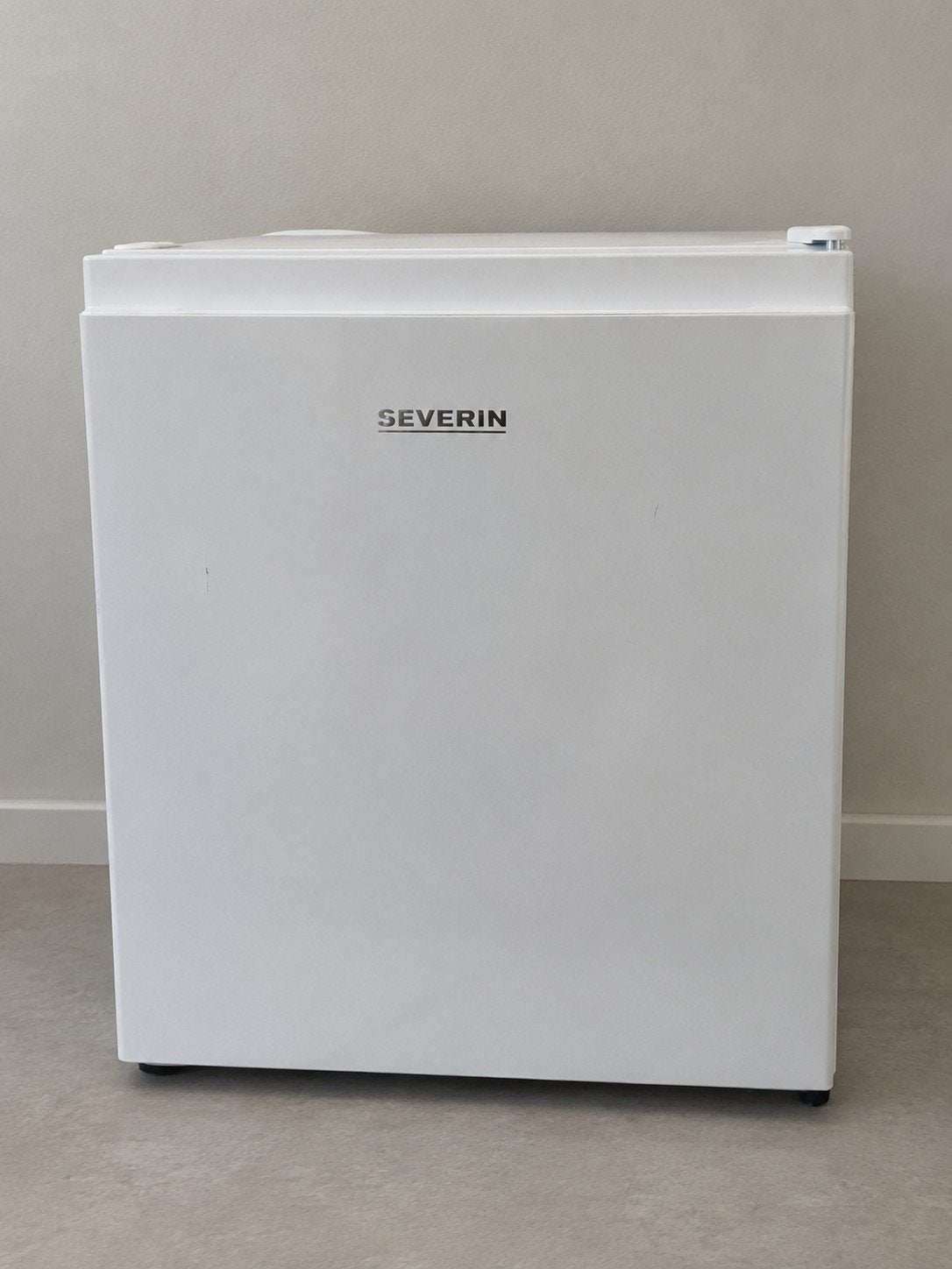 Severin mini-koelkast 45 liter – KB 8871, Minder dan 75 liter, Ophalen of Verzenden, Zonder vriesvak, Minder dan 85 cm