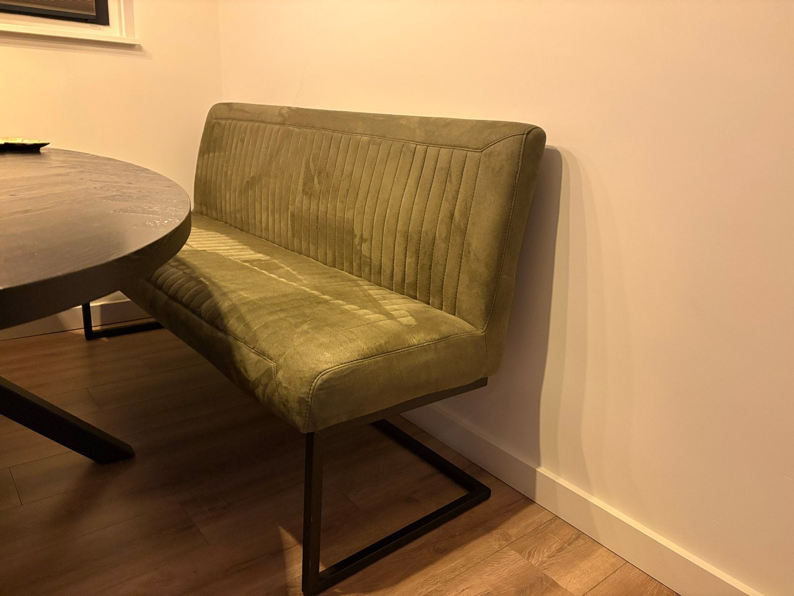 Groene eetbank met zwarte poten - 170 cm - Pronto wonen, Ophalen, Gebruikt, 150 tot 200 cm, Driepersoons