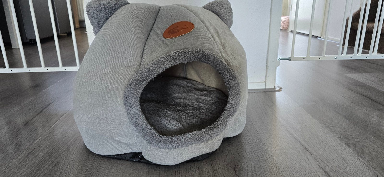 Kattenhuis- licht grijs, Meerdere dieren, Gechipt, 0 tot 2 jaar
