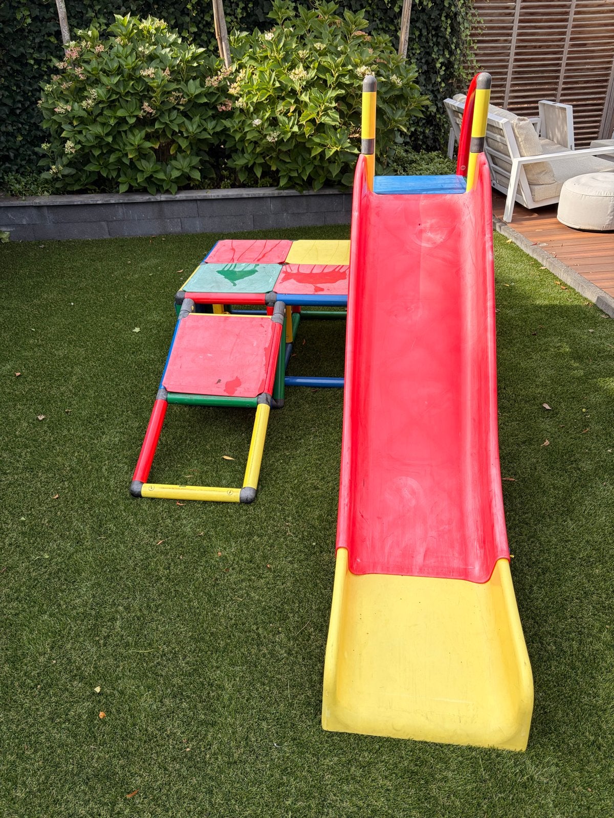 Kleurrijke speeltoestel met glijbaan voor kinderen (Quadro), Ophalen, Gebruikt, Glijbaan