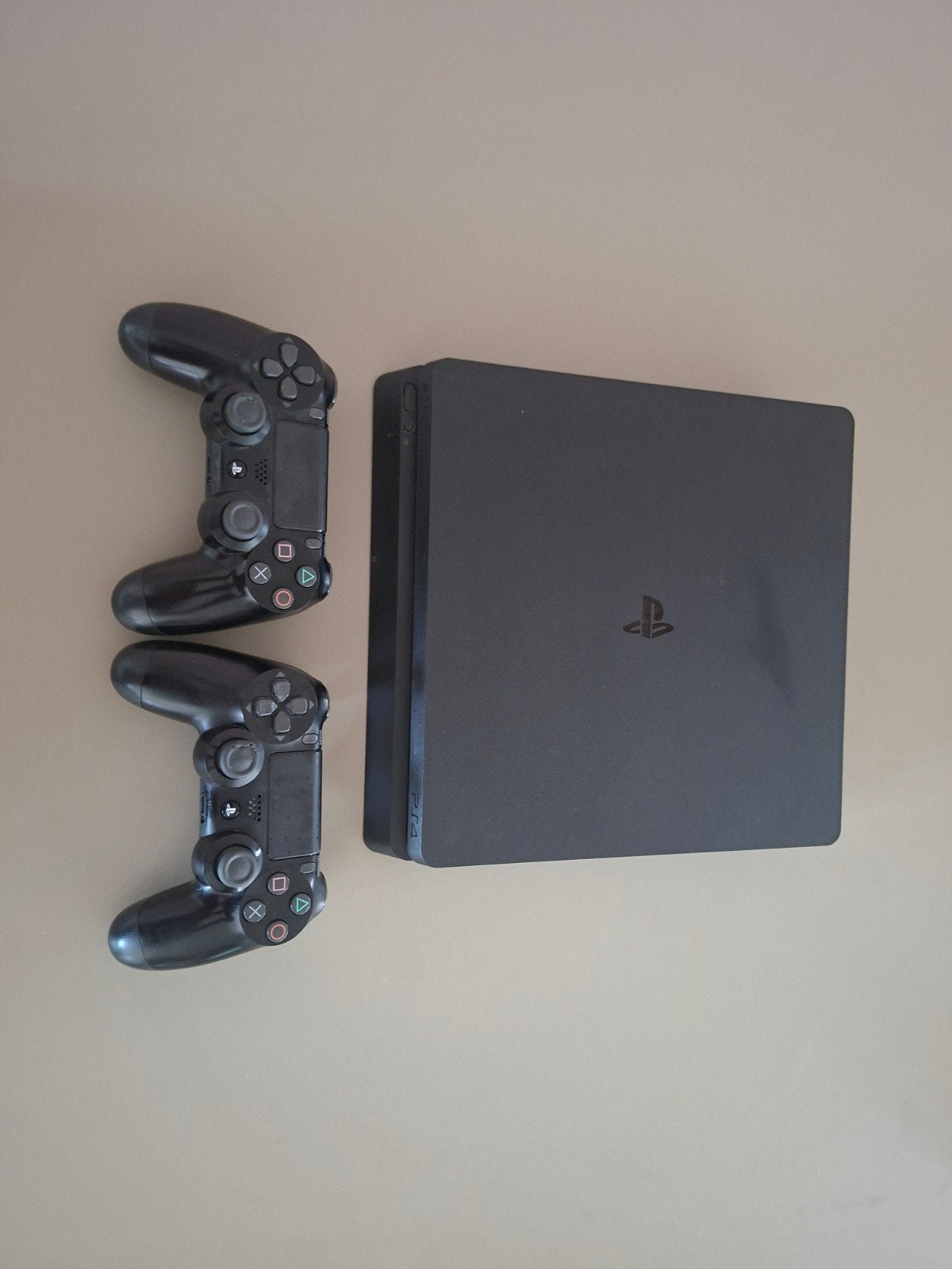 PS4 Slim 500GB met 2 originele controllers, Spelcomputers en Games, Spelcomputers | Sony PlayStation 4, Ophalen, 500 GB, Met 2 controllers