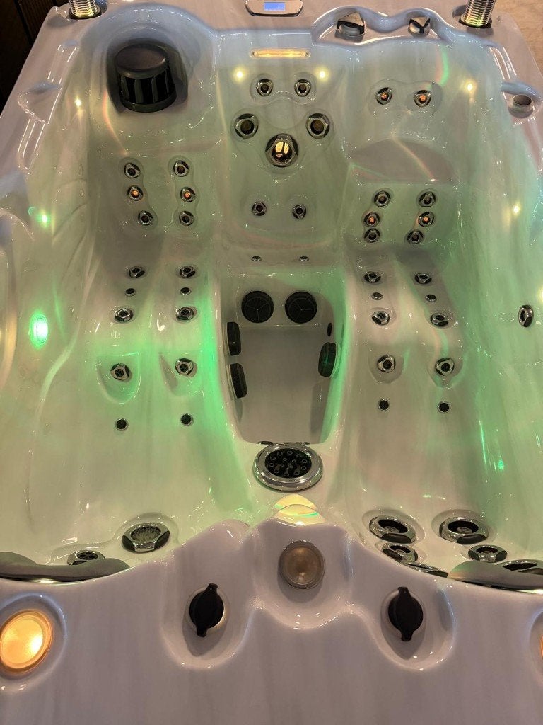 SHOWMODEL FOX ESSENCE €7.950 – Luxe Jacuzzi, Ophalen, Zo goed als nieuw, Afdekzeil