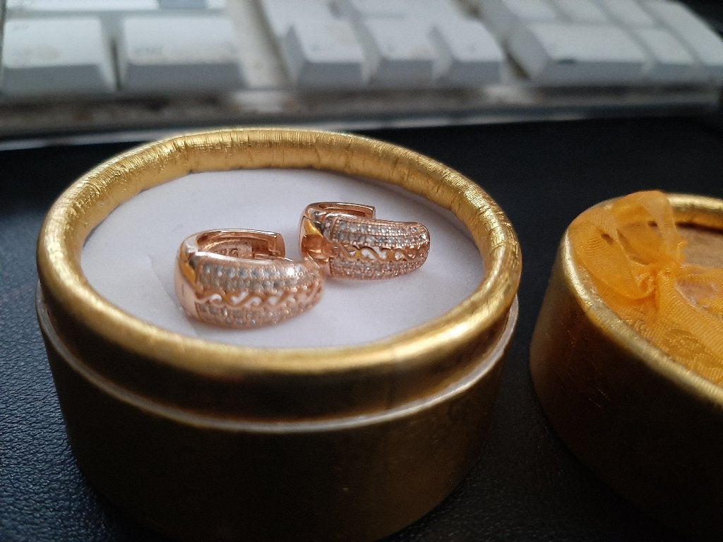 18KGP gouden oorbellen met zirkonen, Sieraden, Tassen en Uiterlijk, Oorbellen, Overige materialen, Nieuw, Ophalen of Verzenden