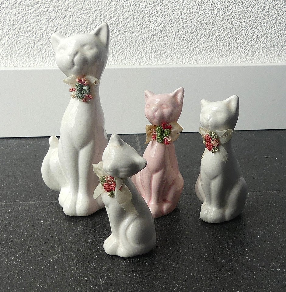 Vintage kattenbeeldjes poezenbeeldjes kitsch stoffen bloemen, Ophalen of Verzenden, Gebruikt, Dier