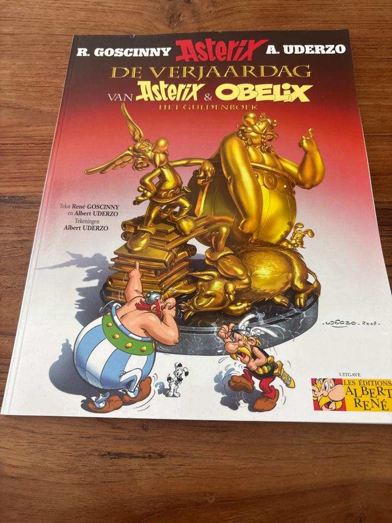 Asterix & Obelix: De Verjaardag - Het Guldenboek, Eén stripboek, Ophalen of Verzenden, Zo goed als nieuw