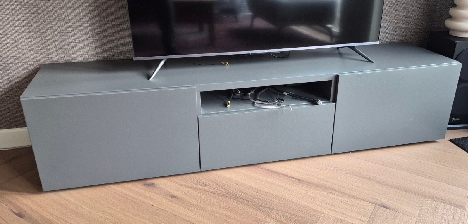Besta TV-meubel - Grijs, Ophalen, 150 tot 200 cm, Zo goed als nieuw, Minder dan 100 cm