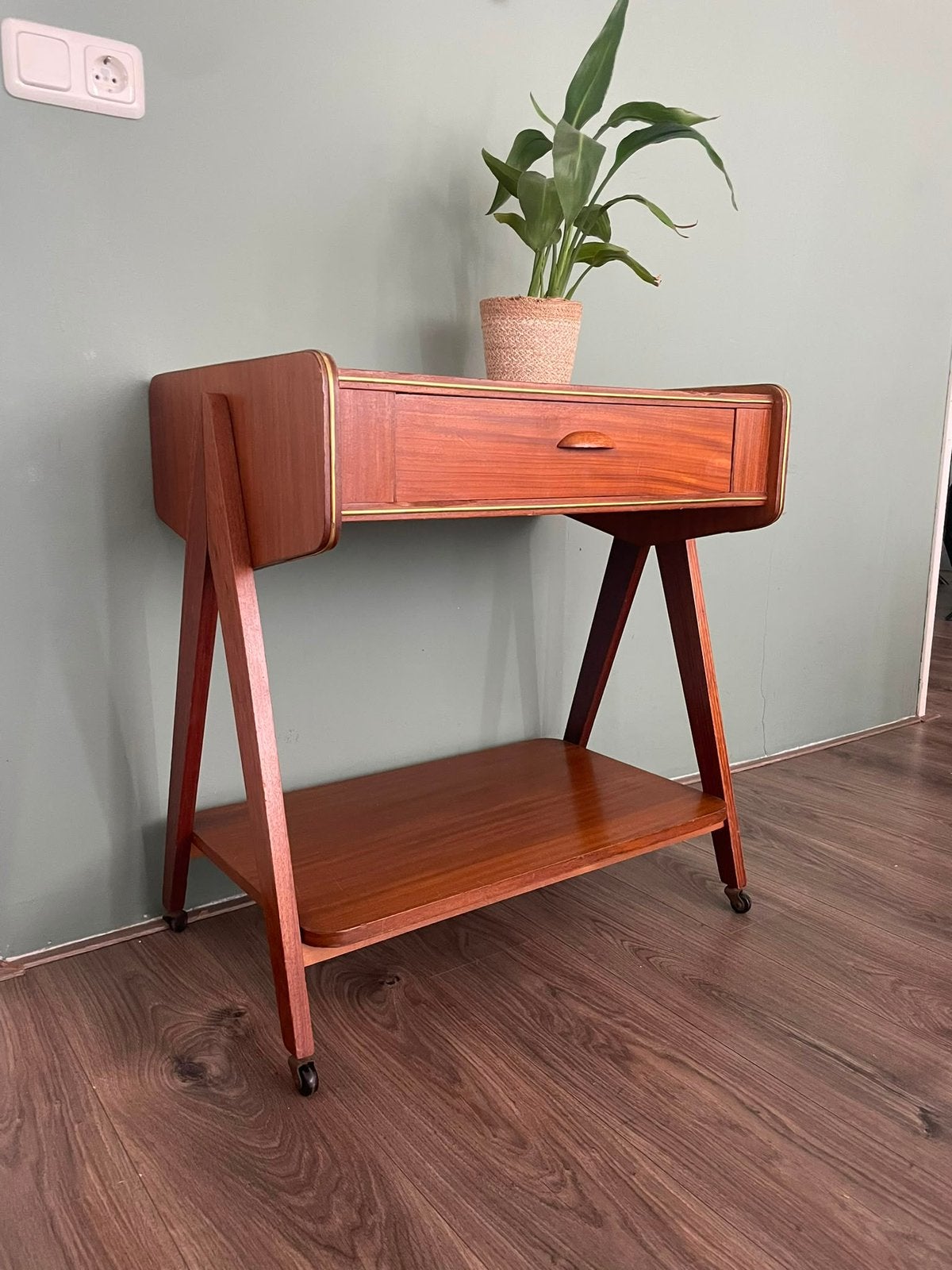 vintage mid-century bijzettafel / salontafel jaren 60, Ophalen, 50 tot 100 cm, Zo goed als nieuw, 25 tot 50 cm