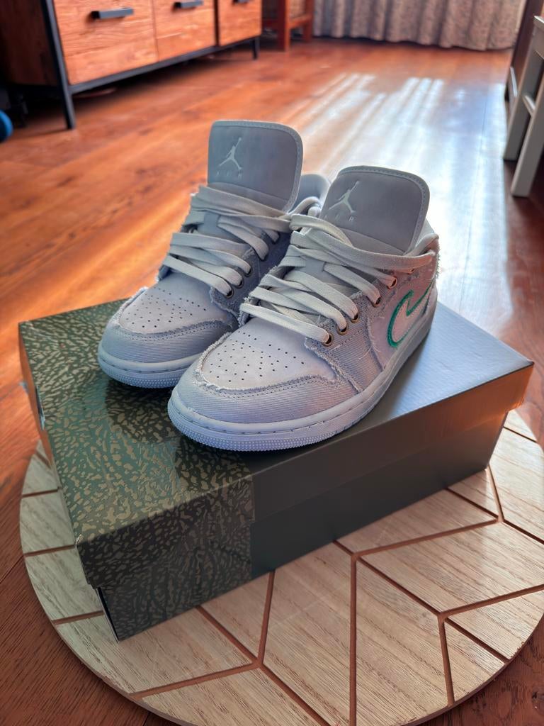 Nike Air Jordan 1 Low SE - Maat 39, Kleding | Dames, Schoenen, Ophalen of Verzenden, Grijs, Sneakers of Gympen, Zo goed als nieuw
