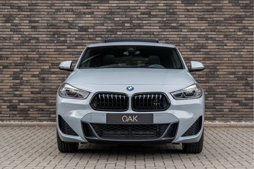 BMW X2 xDrive25e | M-Sport | Navigatie | Panorama | Head-Up, Auto's, BMW, 12 maanden, X2, Gebruikt, Zwart