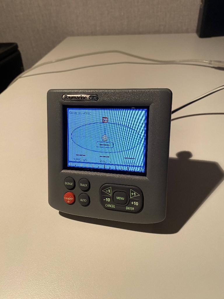 Raymarine st70 autopilot scherm is helder foto lijkt anders, Ophalen of Verzenden, Zo goed als nieuw, Gps of Kompas