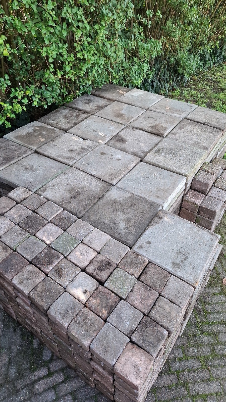 GRATIS op te halen! Stoeptegels 30x30 en vierkante klinkers, Ophalen, Gebruikt, 10 m² of meer, Beton