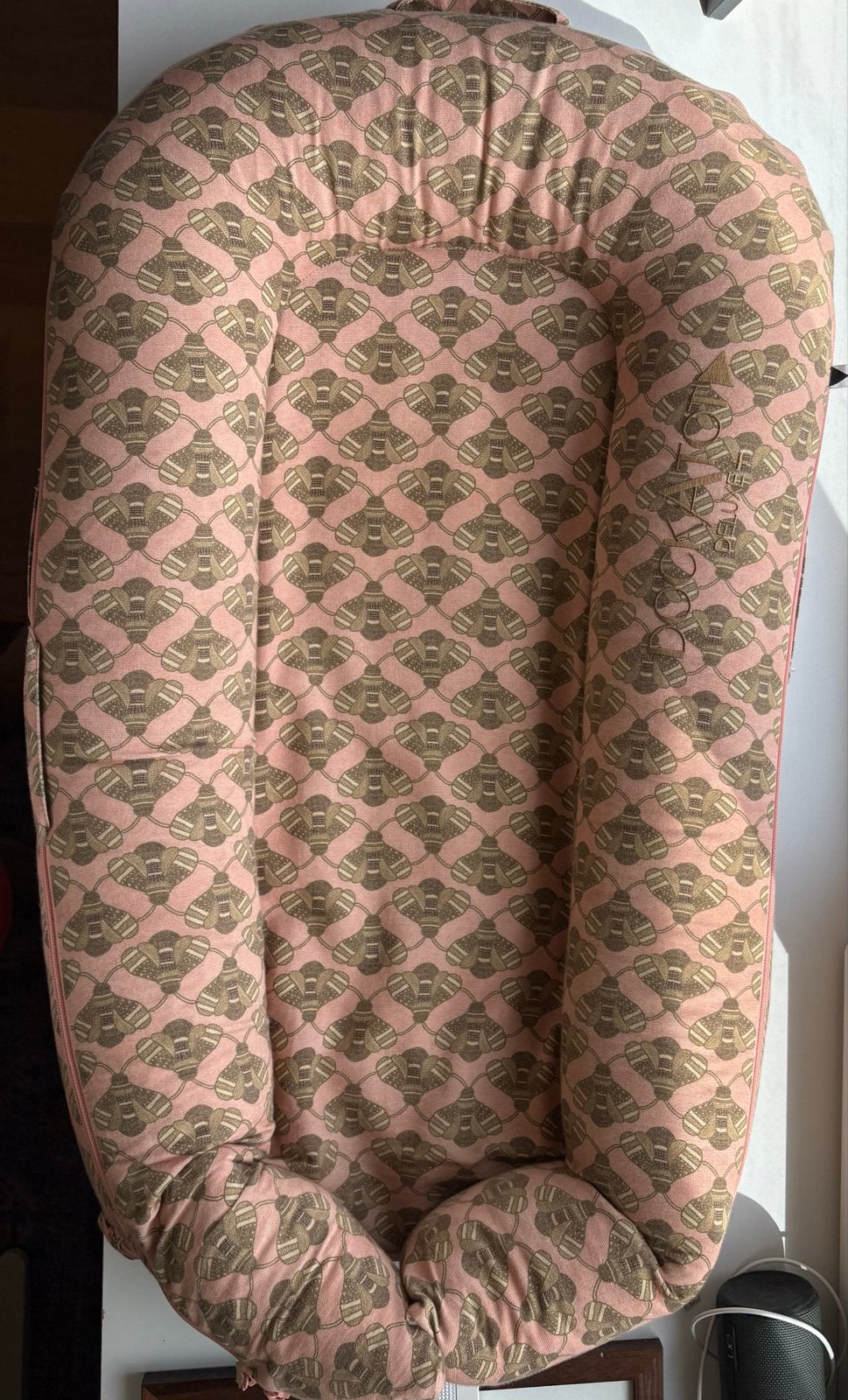 DockATot Sleepyhead Deluxe+ Babynest - Bijenpatroon, Ophalen of Verzenden, Zo goed als nieuw, Overige typen