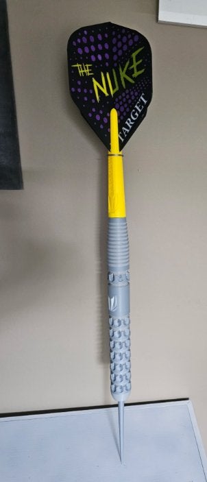 Luke ''The Nuke'' Littler giant dart display, Hengelo OV, Soft tip, 3Demandstudio, Nieuw
