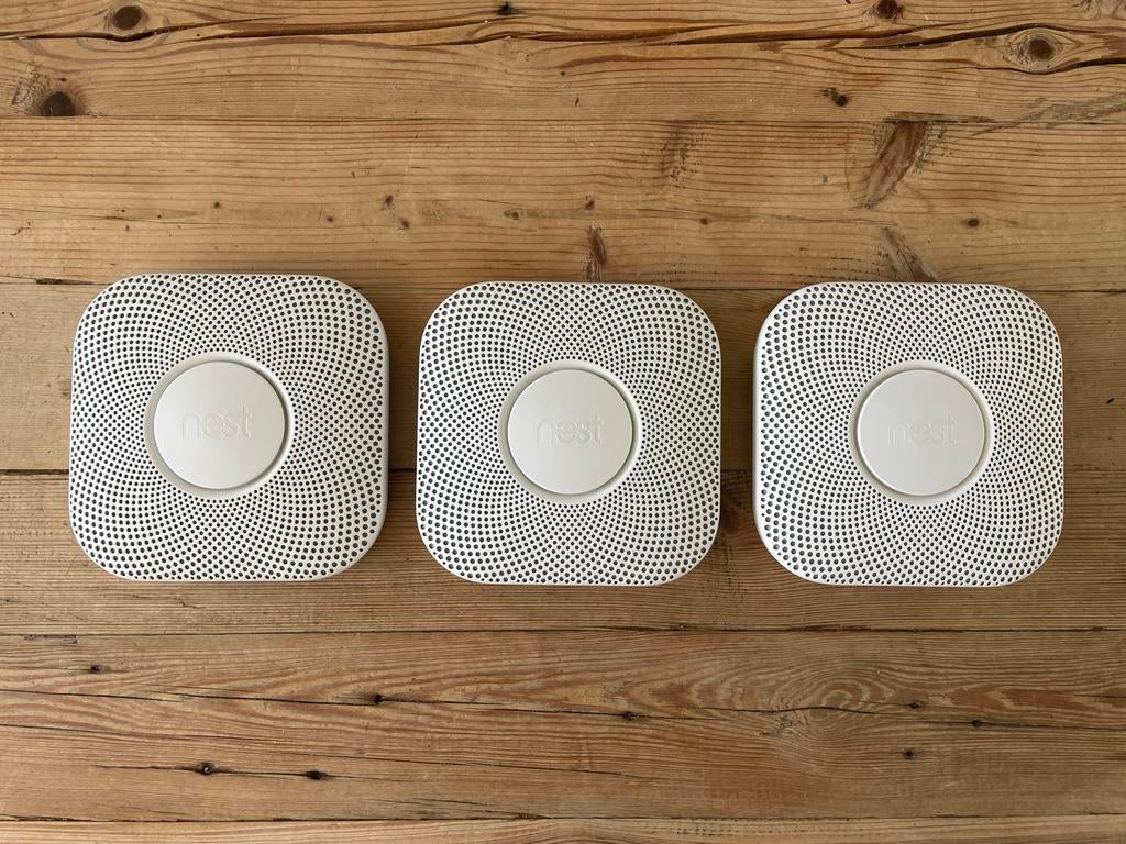 3x Google Nest Protect op batterijen, Doe-het-zelf en Verbouw, Alarmsystemen, Ophalen of Verzenden, Gebruikt, Detector, Sensor of Melder