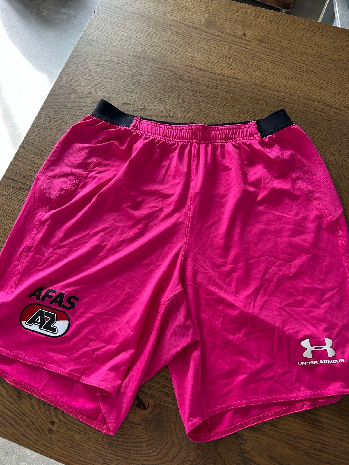 AZ Alkmaar Under Armour voetbalbroekje roze maat L, Ophalen of Verzenden, Nieuw