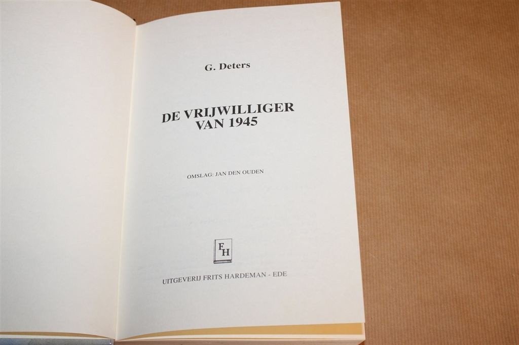 Vrijwilliger 1945 — WOII Verhaal Gesigneerd Exemplaar, Ophalen of Verzenden, Tweede Wereldoorlog, Gelezen, Overige onderwerpen