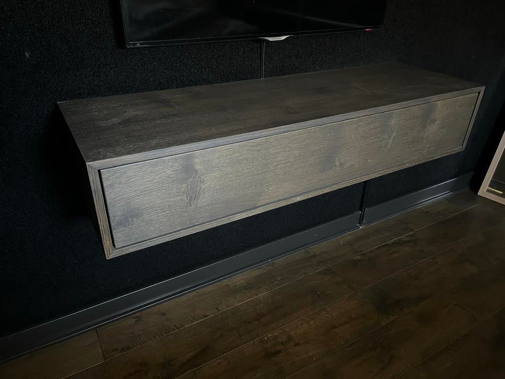 Zwevend TV-meubel, Ophalen, 100 tot 150 cm, Eikenhout, Zo goed als nieuw