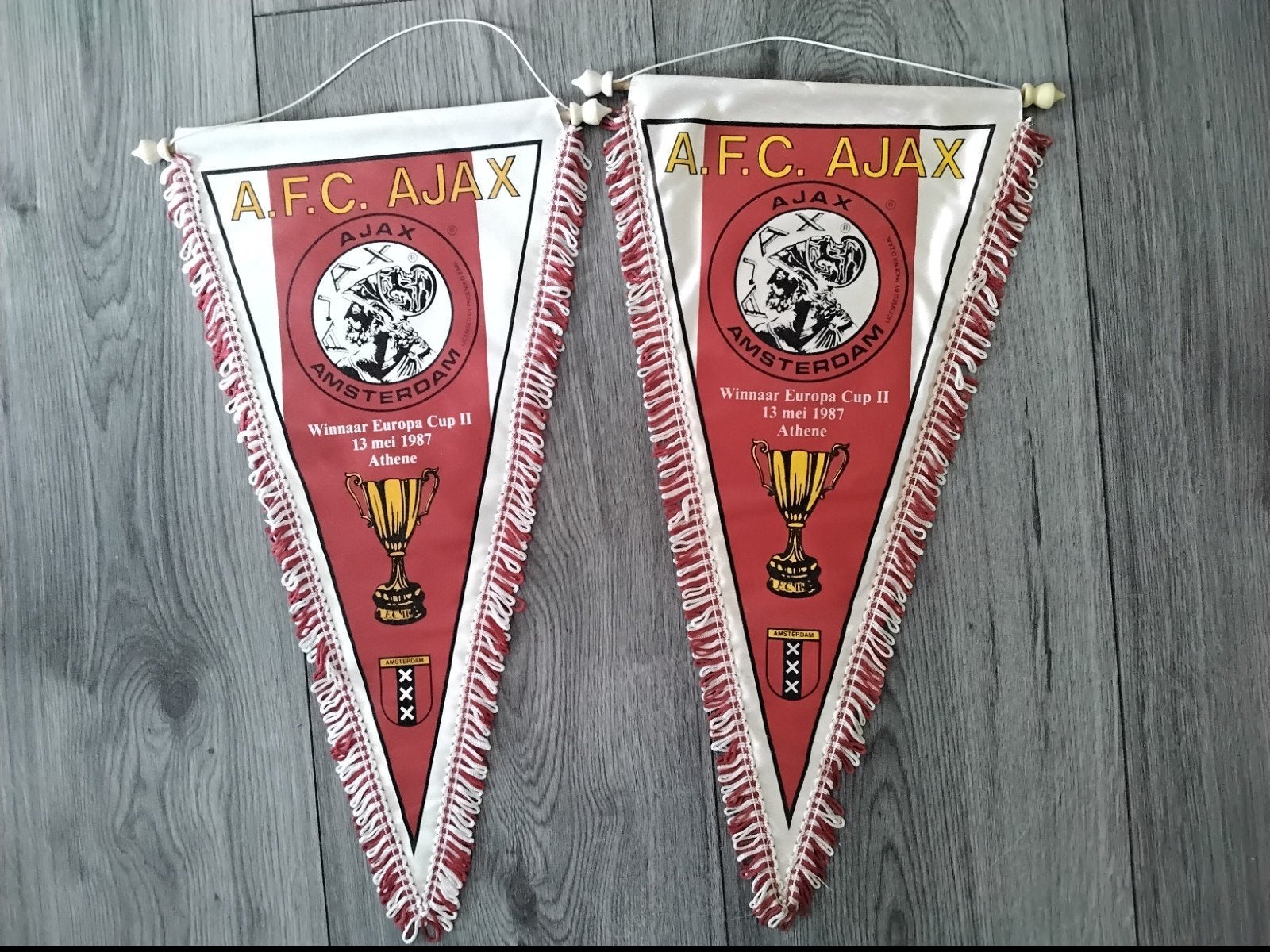 2x grote ajax vanen winnaar Europa cup 2 1987, Ophalen of Verzenden