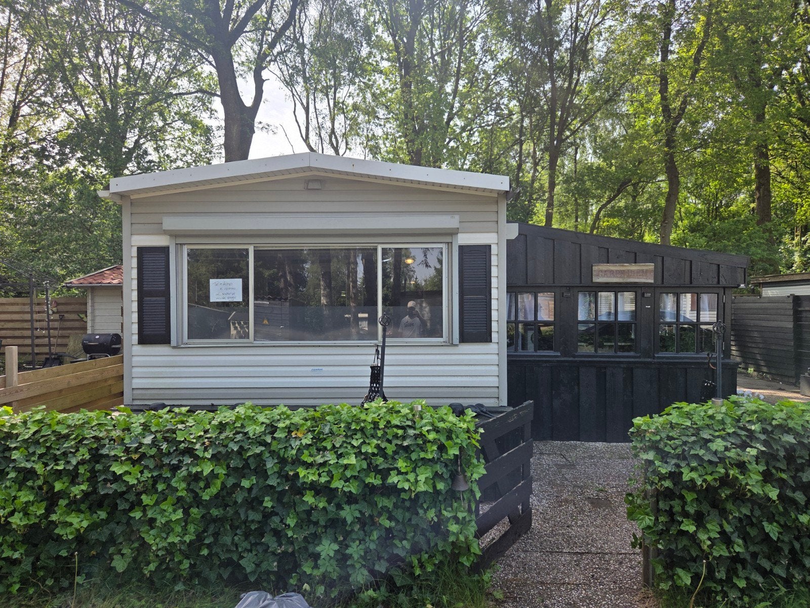 Ruime stacaravan met 2 slaapkamers en buitenruimte, Particulier, Rondzit, Koelkast