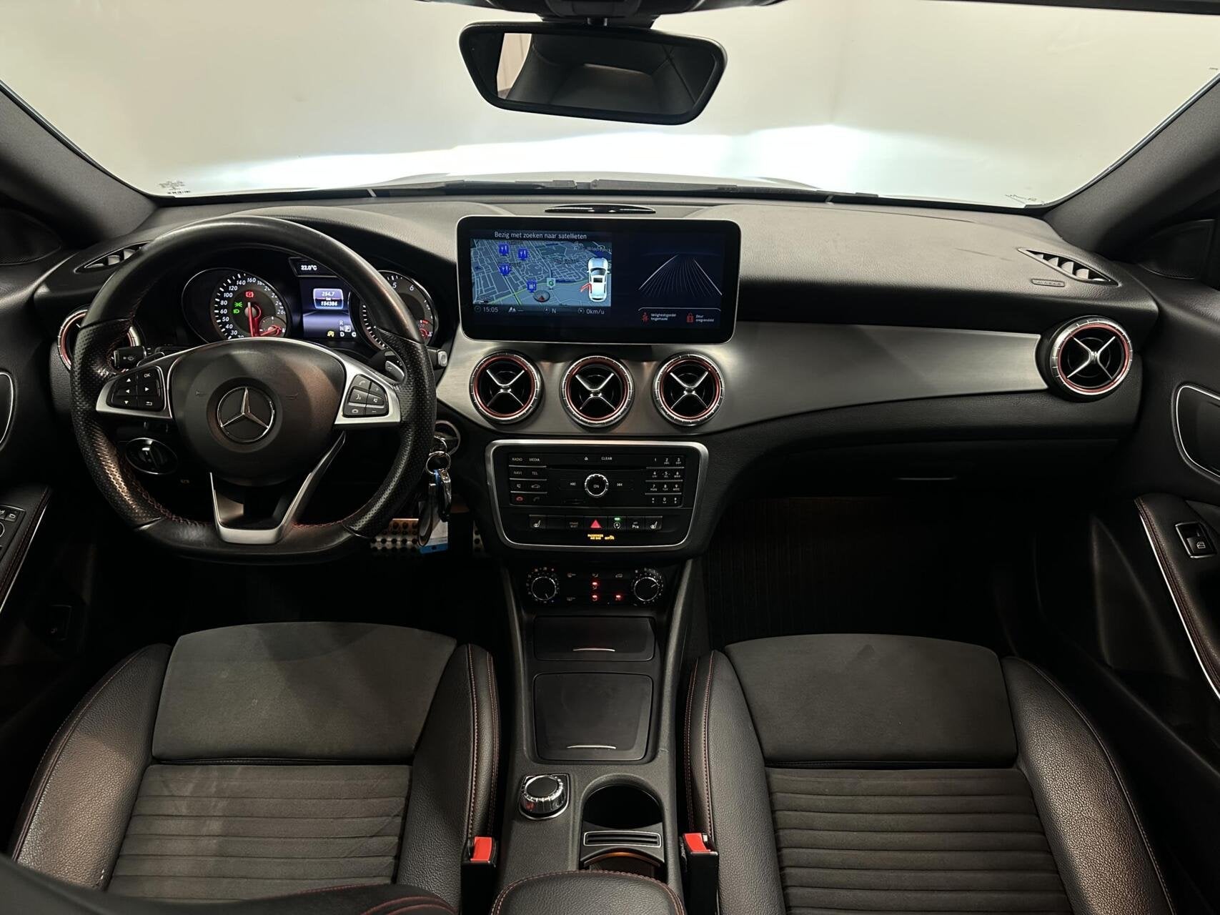 Mercedes CLA-klasse Shooting Brake 200 OrangeArt Edition AMG, CLA, 730 kg, Gebruikt, Met garantie (alle)