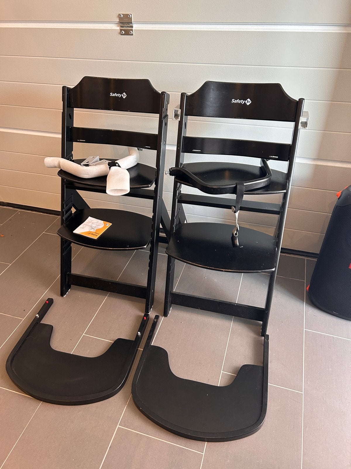 2x Safety 1st Timba meegroeistoel met eetblad, Kinderen en Baby's, Kinderstoelen, Ophalen, Gebruikt, Meegroeistoel, Afneembaar eetblad