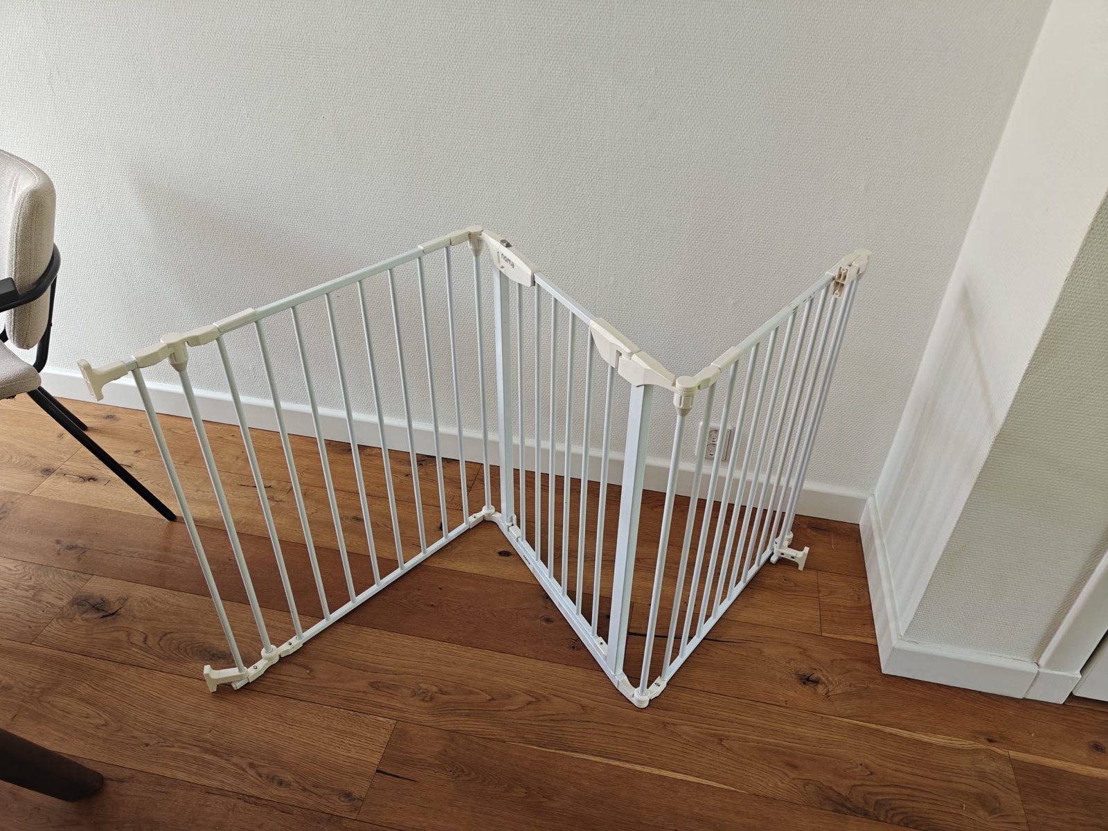 Wit metalen veiligheidshekje, babyhek verstelbaar, Ophalen, Gebruikt, 115 cm of meer, Metaal of IJzer