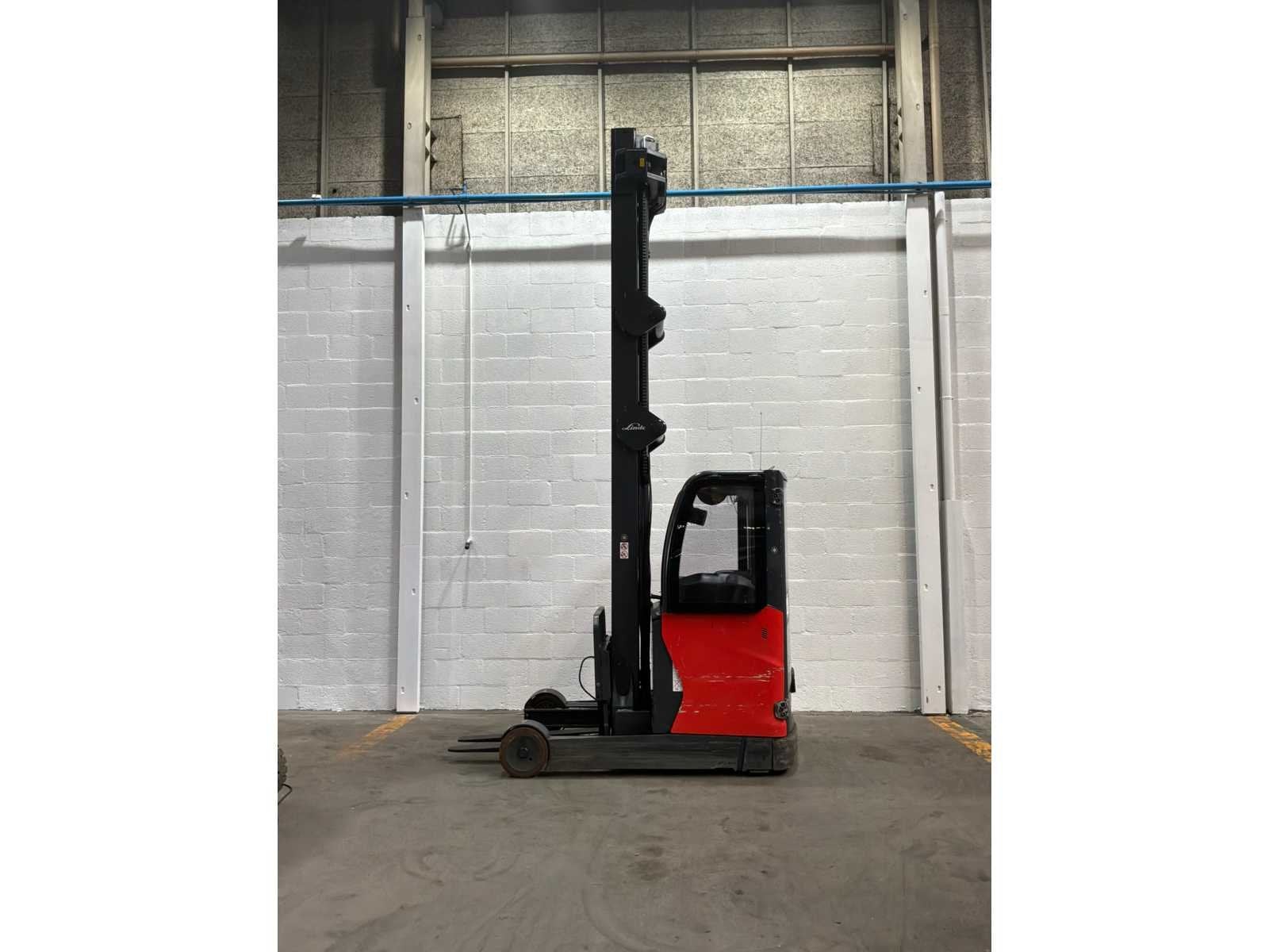 Linde - 2018 - R20HD - Reach truck, Zakelijke goederen, Machines en Bouw | Heftrucks en Intern transport, Elektrisch, Reachtruck