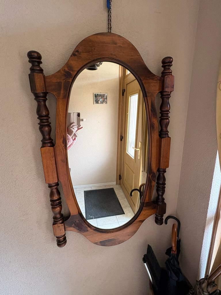 Vintage houten spiegel met sierlijke lijst, Ophalen, Ovaal, 50 tot 100 cm, 100 tot 150 cm