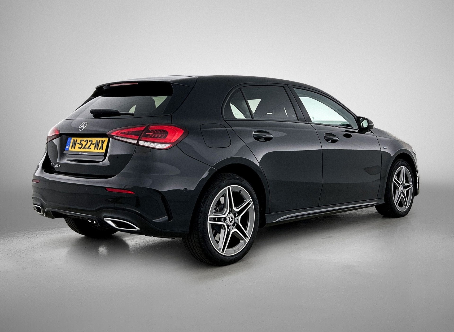 Mercedes-Benz A-Klasse 250 e Sfeerverlichting | Stoelverwarm, Auto's, Mercedes-Benz, Gebruikt, 4 cilinders, Zwart, Bedrijf
