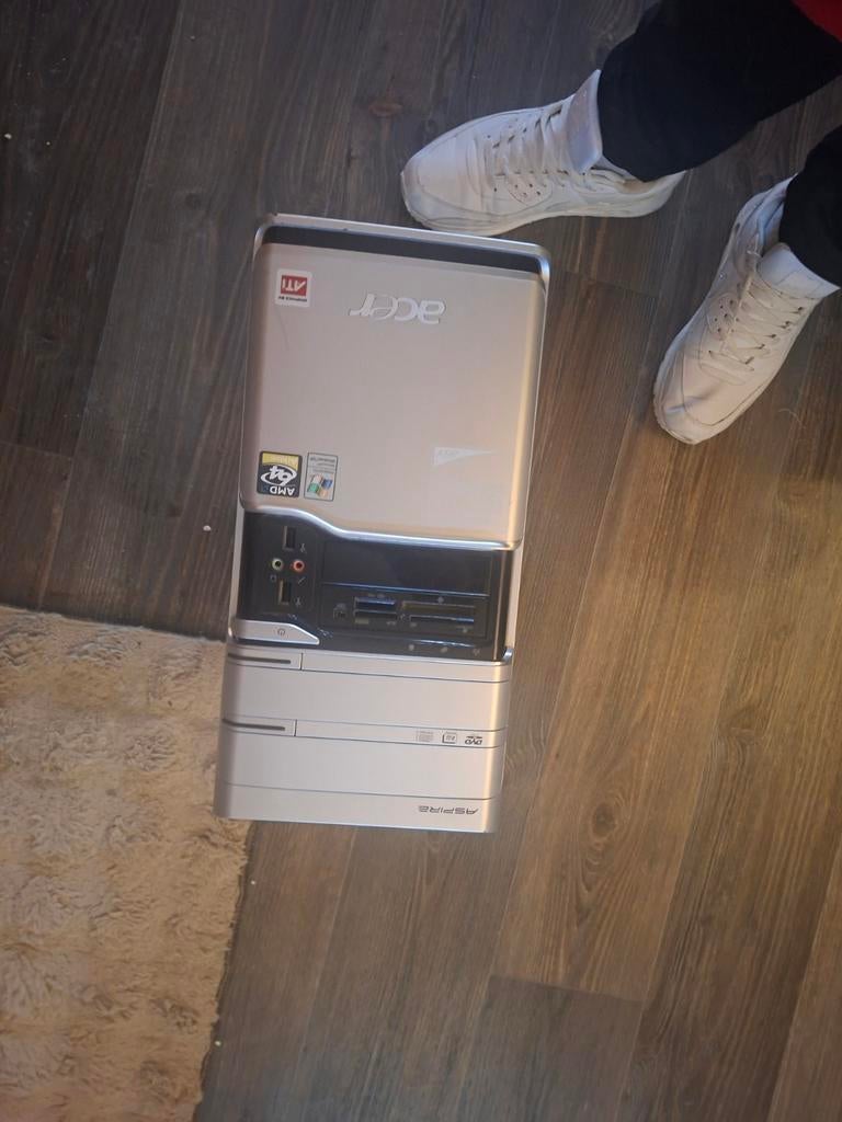 Te koop. Asus pc 1gb werkgeheugen geen ssd, Computers en Software, Desktop Pc's, Ophalen, Gebruikt, Minder dan 4 GB, SSD