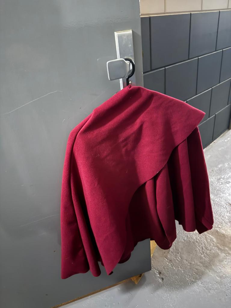 Bordeaux rode Poncho/Vestje, Dieren en Toebehoren, Paarden en Pony's | Dekens en Dekjes, Ophalen of Verzenden, Zo goed als nieuw