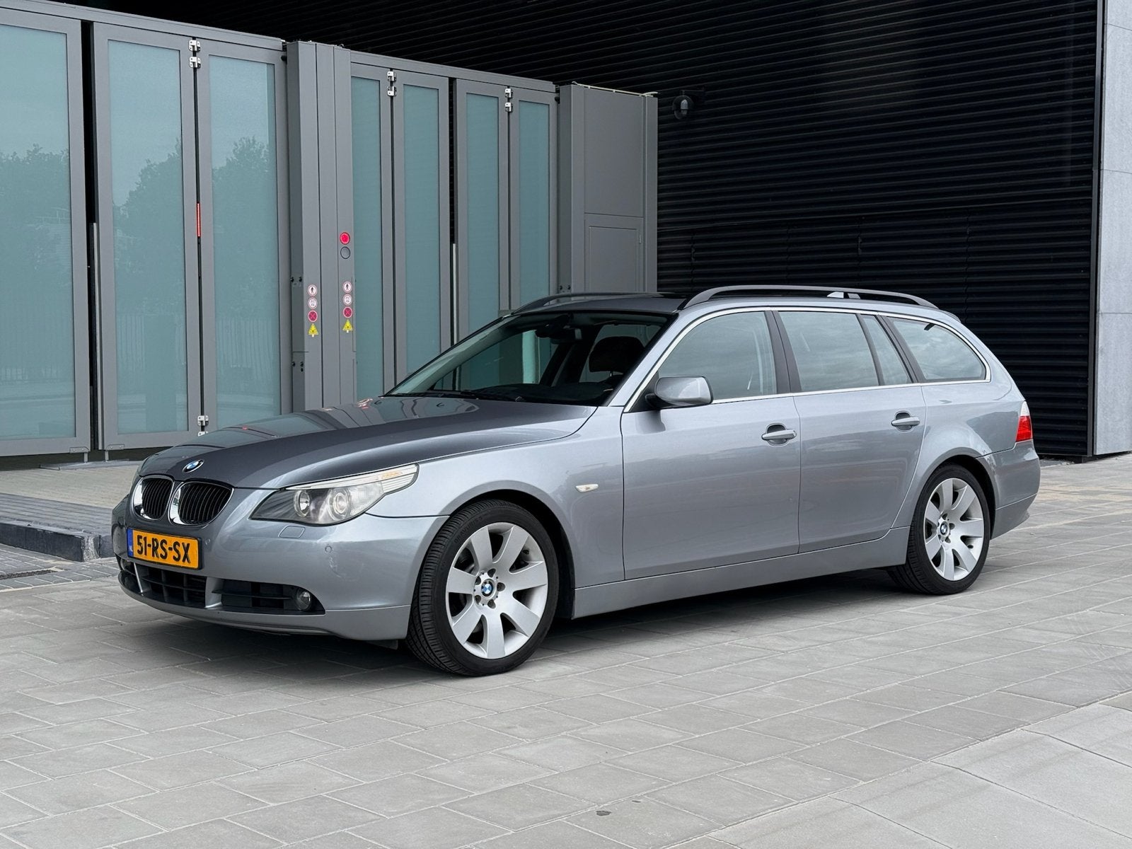BMW 5-Serie 4.4I 545i Touring AUT 2005 Grijs, Automaat, Achterwielaandrijving, 8 cilinders, 1700 kg