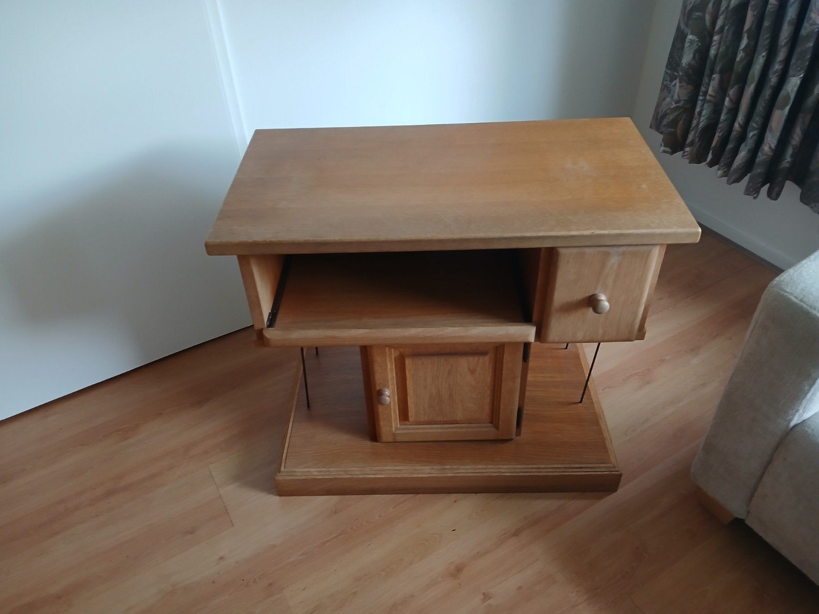 Licht eiken tv meubel met opbergruimte, Huis en Inrichting, Ophalen, Gebruikt, Klassiek, Eikenhout